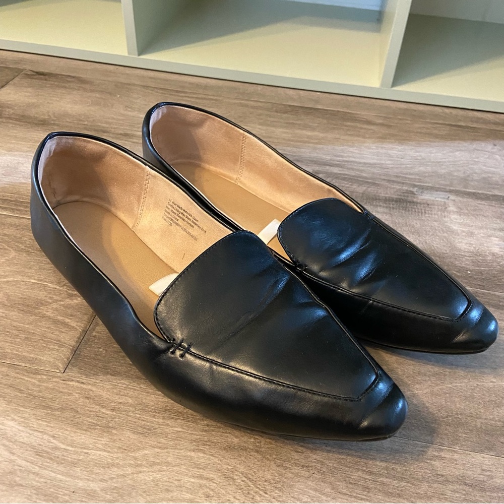 A.New Day Hayes Black Flats